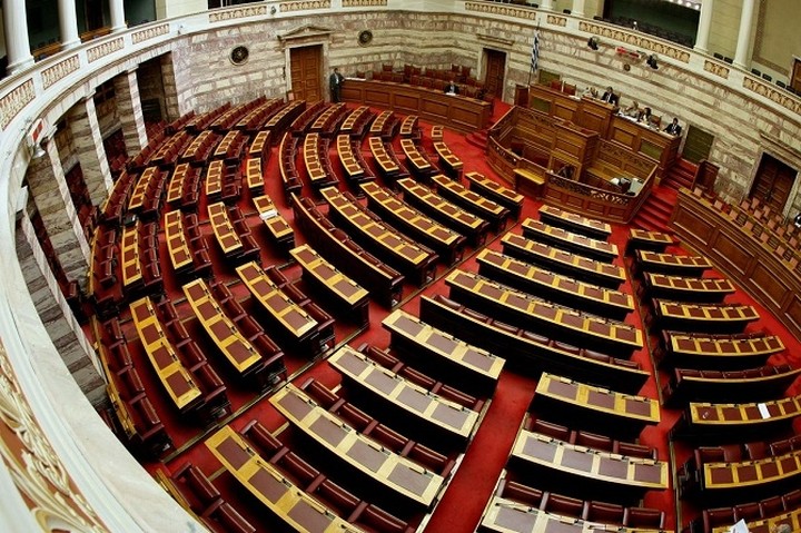 Αλλαγές στην κατανομή των βουλευτικών εδρών: Πού αυξάνονται και πού μειώνονται [Λίστα]