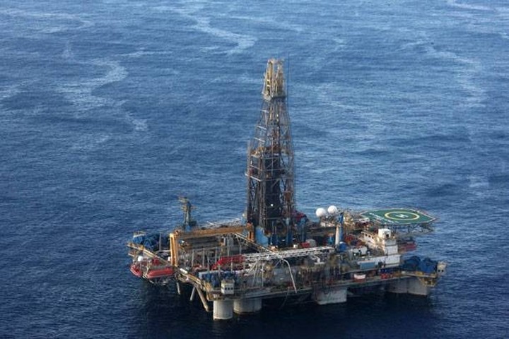 Aπειλή για τους διαγωνισμούς υδρογονανθράκων η τιμή του πετρελαίου