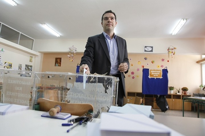 Μήνυμα από Τσίπρα: «Σήμερα αποφασίζουμε ανάμεσα στην τρόικα και στην αξιοπρέπεια»