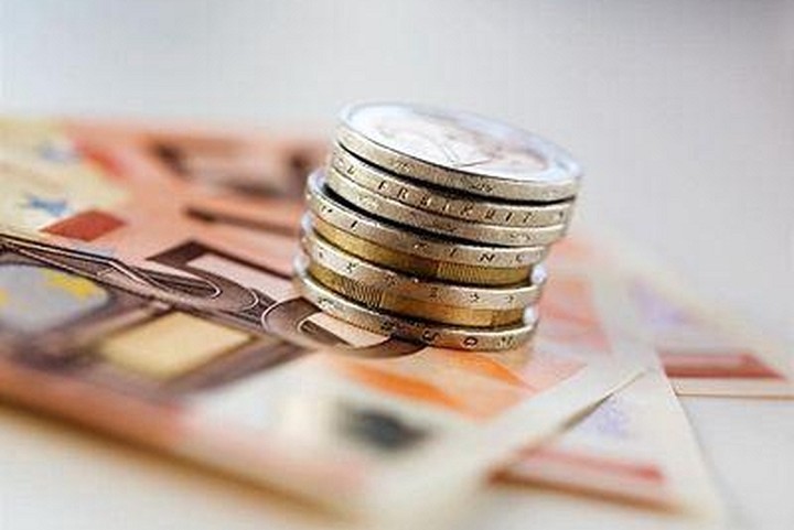 Τα επτά επιδόματα που θα αυξηθούν με τον βασικό μισθό στα 751 ευρώ