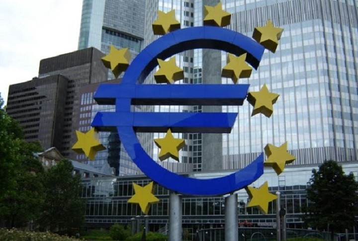 Business Insider: Εξωφρενικές οι απειλές της ΕΚΤ για διακοπή χρηματοδότησης