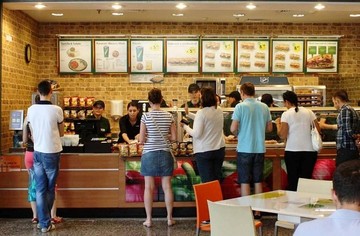 Μείωση στις πωλήσεις των αλυσίδων fast food