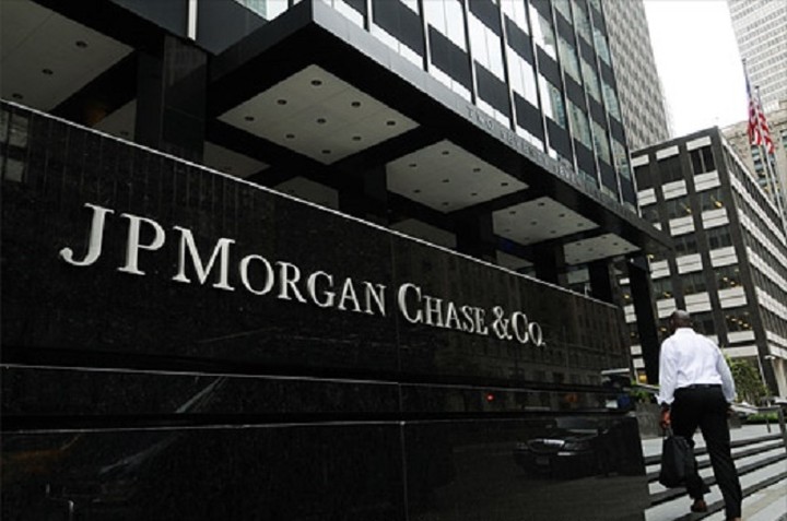 Στροφή στον ρεαλισμό από τον ΣΥΡΙΖΑ βλέπει η JP Morgan