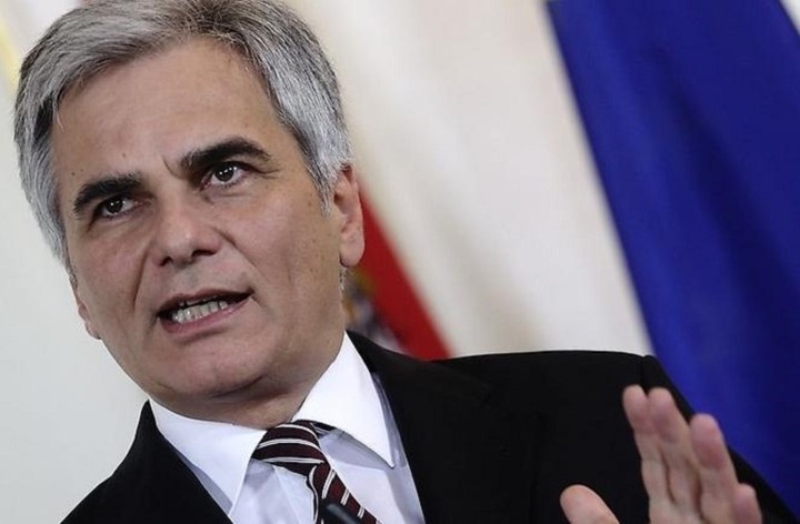 Σκληρή κριτική στον ρόλο της τρόικας από τον καγκελάριο της Αυστρίας