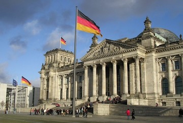 Γερμανία: «Είναι καλό και χρήσιμο να συνομιλούν οι δυο πλευρές»