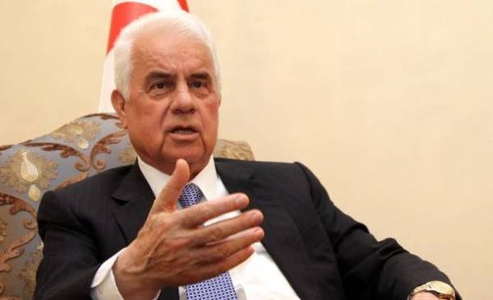 Ο Ντερβίς Έρογλου ρίχνει βέλη στη νέα κυβέρνηση
