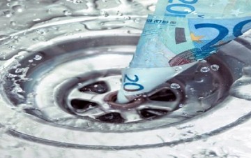 Σταματά να κόβει το νερό και να παίρνει σπίτια η ΕΥΔΑΠ