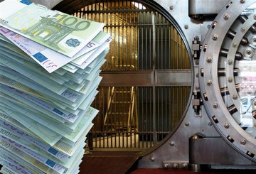 Πού πάνε τα λεφτά που φεύγουν από τις τράπεζες - Οι θυρίδες, τα αμοιβαία και τα...στρώματα