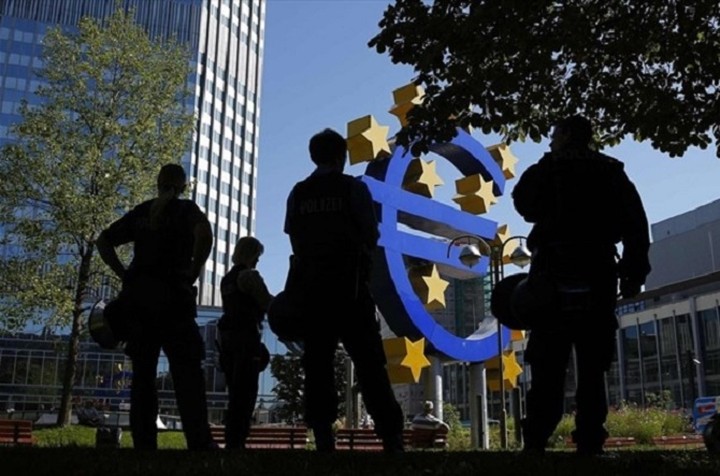 FAZ: Περιορισμό στην κίνηση κεφαλαίων στην Ελλάδα θέλει η ΕΚΤ