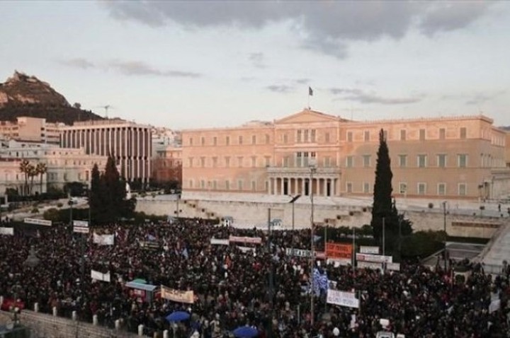 Bloomberg: Οι Έλληνες στηρίζουν την νέα κυβέρνηση