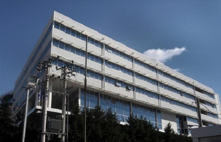 Παράταση χωρίς πρόστιμα έως τις 30/3 για αλλαγή έδρας και μείωση του φόρου στα «μπλοκάκια»