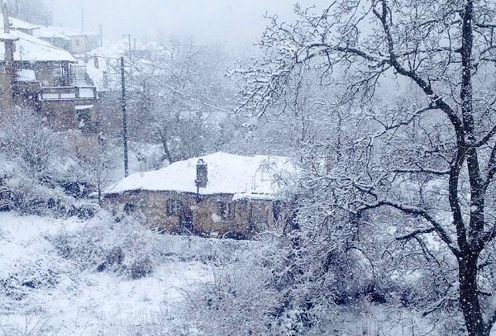 Στα λευκά ντύθηκαν τα γραφικά χωριά της Γορτυνίας