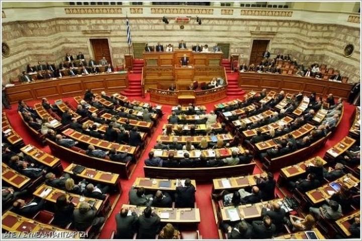 Υπερψηφίστηκε στην ολομέλεια της Βουλής το νομοσχέδιο για την επανεκκίνηση της οικονομίας και τις 100 δόσεις