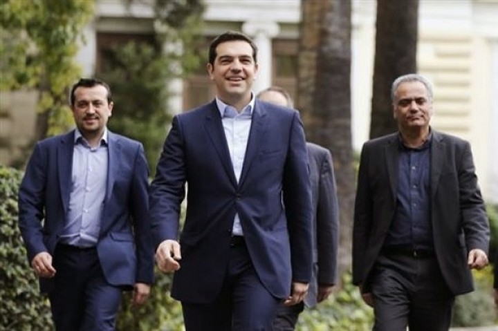 Times:«Ο Τσίπρας πυροδότησε μια πολιτική κρίση που κατέστρεψε την εμπιστοσύνη»