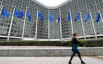 Πώς σχολιάζουν τα διεθνή ΜΜΕ τις κρίσιμες διαπραγματεύσεις στις Βρυξέλλες