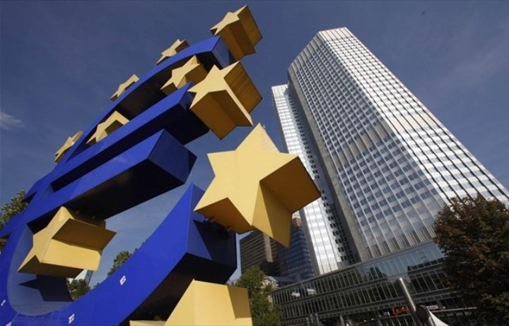 Bloomberg:«Τα νεύρα τεντώνονται στην ΕΚΤ για την Ελλάδα»