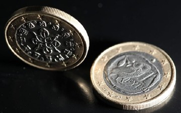 Πτώση καταγράφει το ευρώ έναντι του δολαρίου