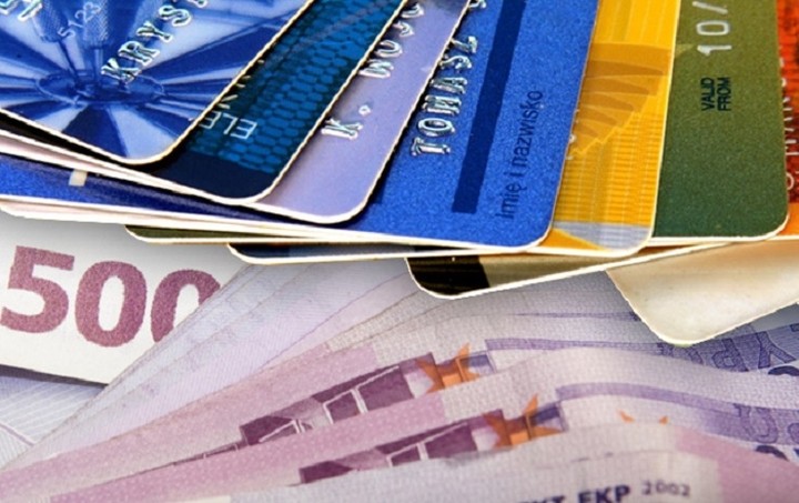 Μετρητά τέλος: Πληρωμές με κάρτα ακόμα και για 300 ευρώ