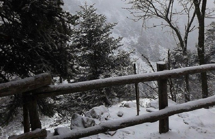 «Πασχαλιάτικα» χιόνια στη Πάρνηθα (ΦΩΤΟ)- Αναλυτικά ο καιρός μέχρι και την Κυριακή του Πάσχα