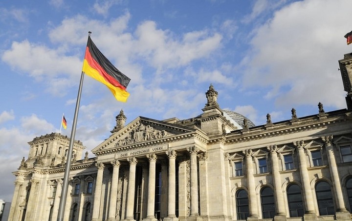 Γερμανικό ΥΠΟΙΚ: «Να εναρμονίσει η Ελλάδα τη λίστα μεταρρυθμίσεων με τους θεσμούς»