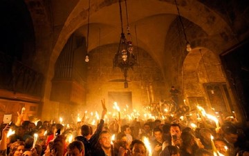 Σε 16 πόλεις θα μεταφερθεί με αεροσκάφος το Αγιον Φως