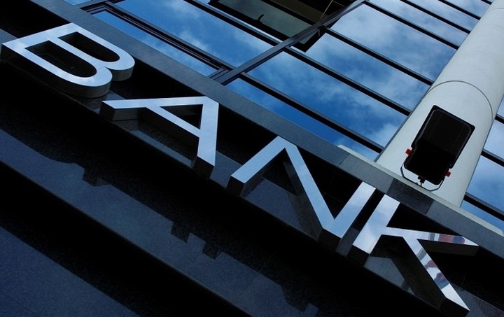WSJ: Οι τράπεζες οφείλουν χρήματα για τα δάνεια που έχουν δώσει σε πελάτες τους