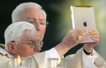 Το iPad του Πάπα Φραγκίσκου πουλήθηκε 30.500 δολάρια