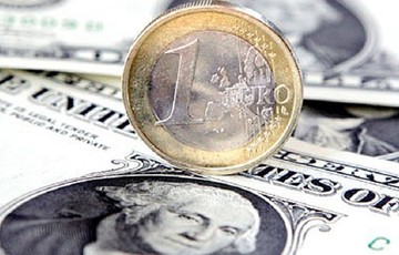 Υποχώρηση του ευρώ έναντι του δολαρίου