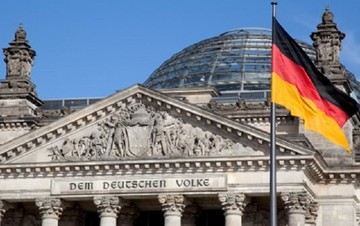 Αποκάλυψη: Η Γερμανία εξετάζει σχέδιο χρεοκοπίας της Ελλάδας χωρίς Grexit