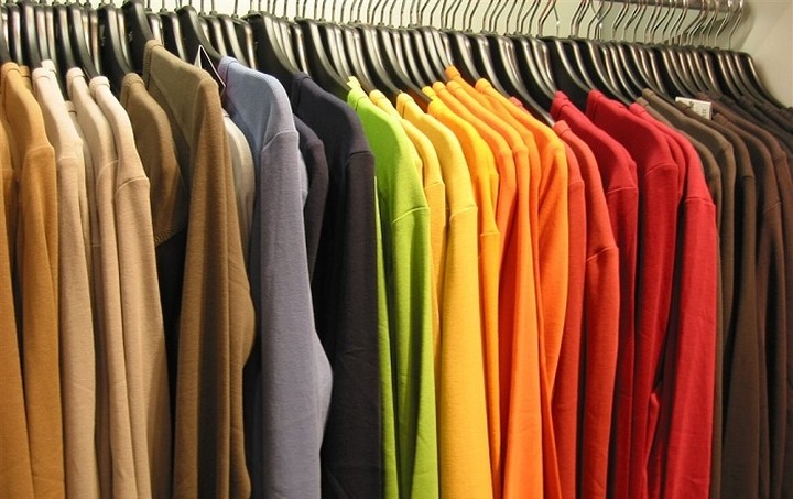 Σε ποιες χώρες μπορεί να αγοράσει κανείς τα φθηνότερα ρούχα, συσκευές και αξεσουάρ (Πίνακες)