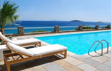 Επιβολή φόρου σε όσους κάνουν...ακριβές διακοπές!