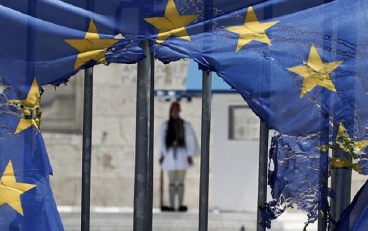 Bloomberg: Το πάρτι του ευρώ τελείωσε για την Ελλάδα - Αφήστε την να φύγει
