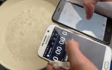 Crash test: Έριξαν σε βραστό νερό ένα Galaxy S6 και ένα Iphone 6 για να δουν ποιο αντέχει περισσότερο!(ΒΙΝΤΕΟ)