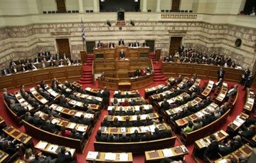 «Φωτιά» στην Ολομέλεια της Βουλής: "Βαριές" κουβέντες μεταξύ Λοβέρδου-Λαφαζάνη