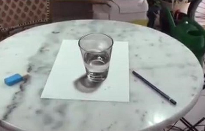 Απίστευτο: Βλέπετε ένα ποτήρι νερό; Κι όμως δεν είναι..