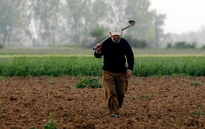 Χαράτσι 26% για μισθωτούς με αγροτικά εισοδήματα