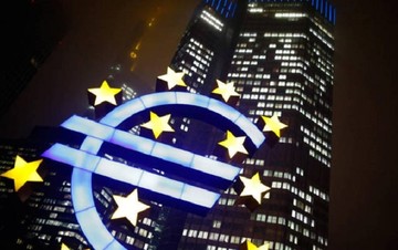 Bloomberg: Η ΕΚΤ εξετάζει πιο σκληρά μέτρα για τη ρευστότητα στην Ελλάδα