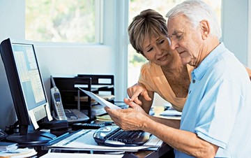 Οι δανειστές θέλουν αύξηση των ορίων ηλικίας συνταξιοδότησης