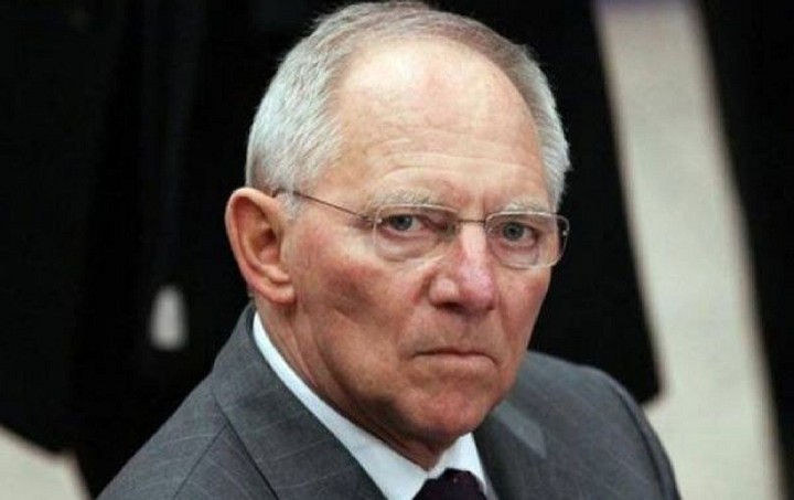 Bloomberg: Ο Σόιμπλε ζητάει δημοψήφισμα στην Ελλάδα