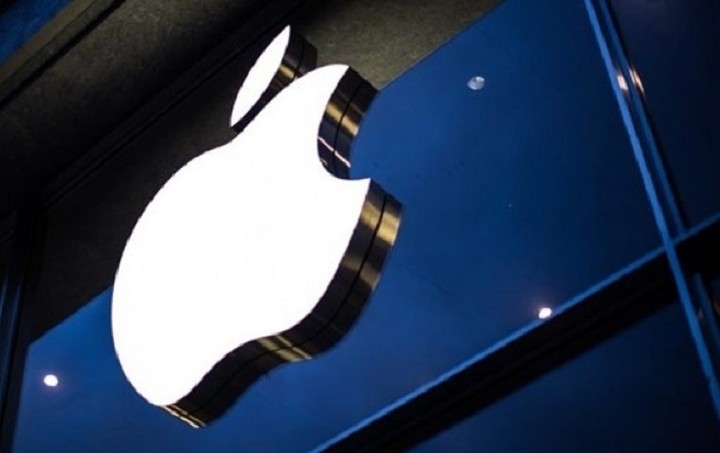 Οργιάζουν οι φήμες: Η Apple ετοιμάζεται να εξαγοράσει τη Blackberry