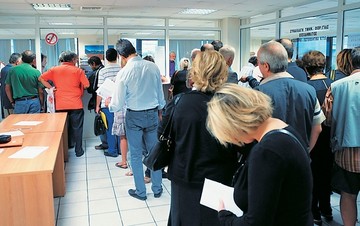 «Ρουκέτα» της εφορίας στα ταμεία 145.000 επιχειρήσεων