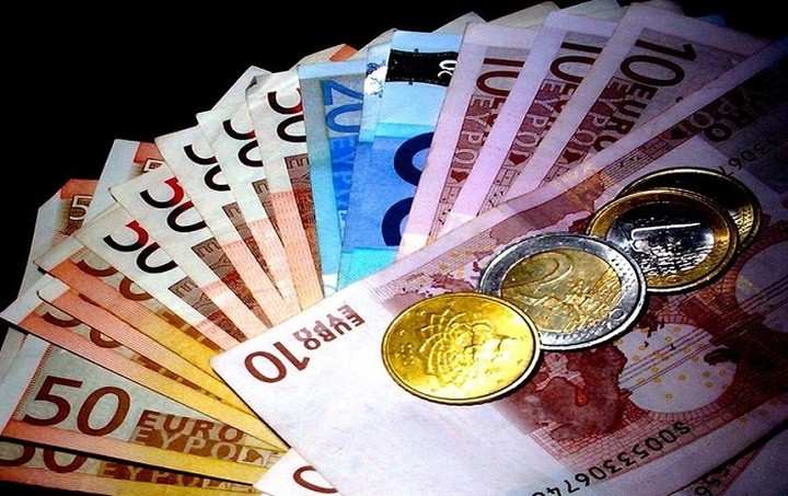 Πόσα λεφτά απαιτούνται για μισθούς, συντάξεις, ΔΝΤ και ΕΚΤ
