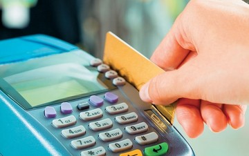 Το σχέδιο της κυβέρνησης για τον ΦΠΑ - Τι κερδίζουν και τι χάνουν οι καταναλωτές