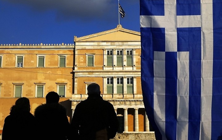 Bloomberg: Πότε θα ξεμείνει η Ελλάδα από χρήματα;