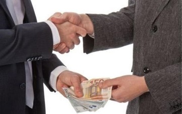 Έρευνα: 9 στους 10 Ελληνες πιστεύουν ότι παραμένει ανεξέλεγκτη η διαφθορά