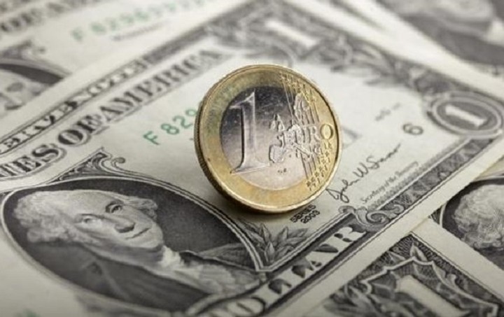 Άνοδο 0,49% για το ευρώ έναντι του δολαρίου
