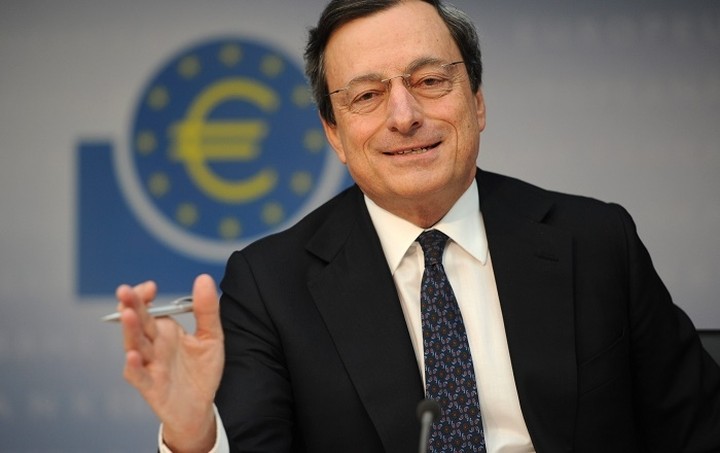 «Καμπανάκι» Ντράγκι: Απειλή για την Ευρωζώνη τα υψηλά επιτόκια 