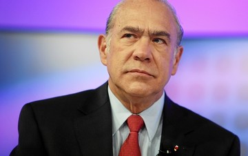 Ο Μεξικανός Άνχελ Γκουρία παραμένει επικεφαλής του ΟΟΣΑ έως το 2021
