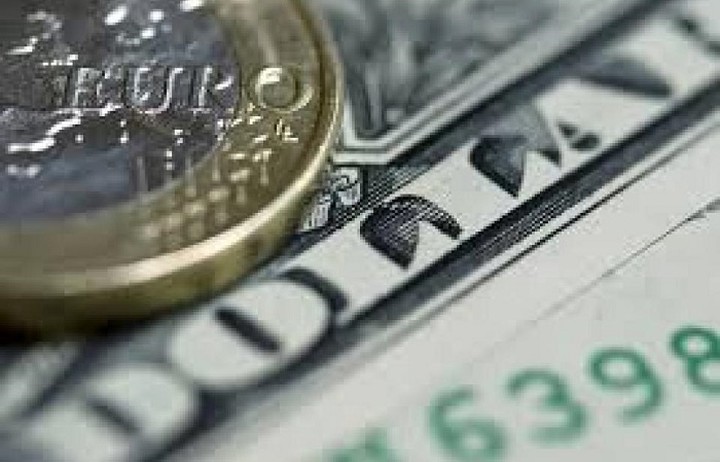 Σταθεροποιητικές τάσεις εμφανίζει σήμερα η ισοτιμία ευρώ - δολαρίου