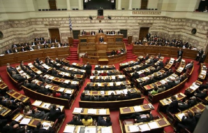 Στη Βουλή η συμφωνία για την παράταση του τρέχοντος προγράμματος